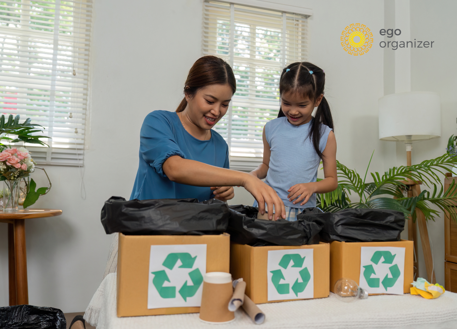 Crianças aprendendo reciclagem e sustentabilidade por meio de atividades educativas em família.