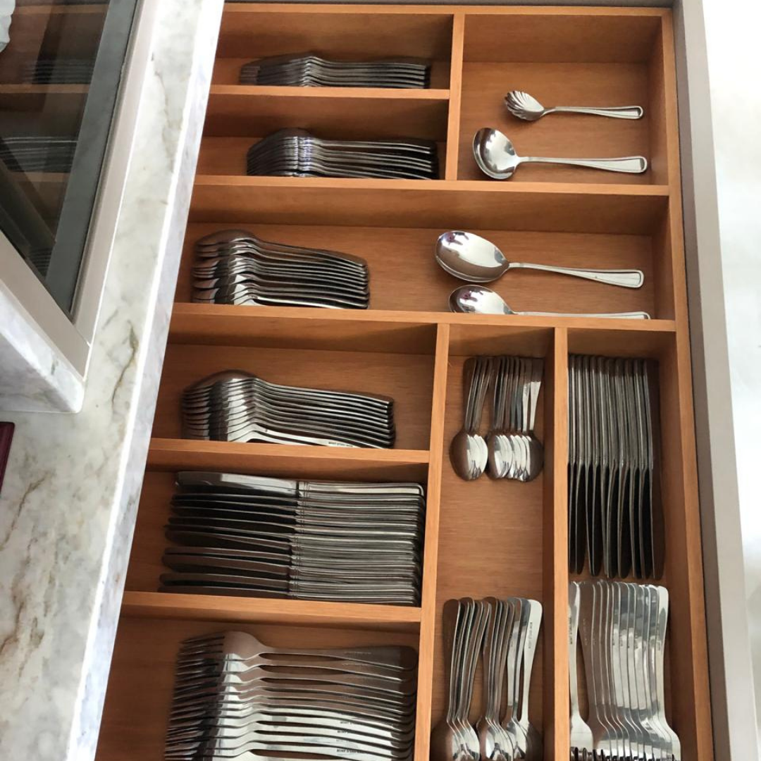 Cozinha organizada em projeto de organização residencial